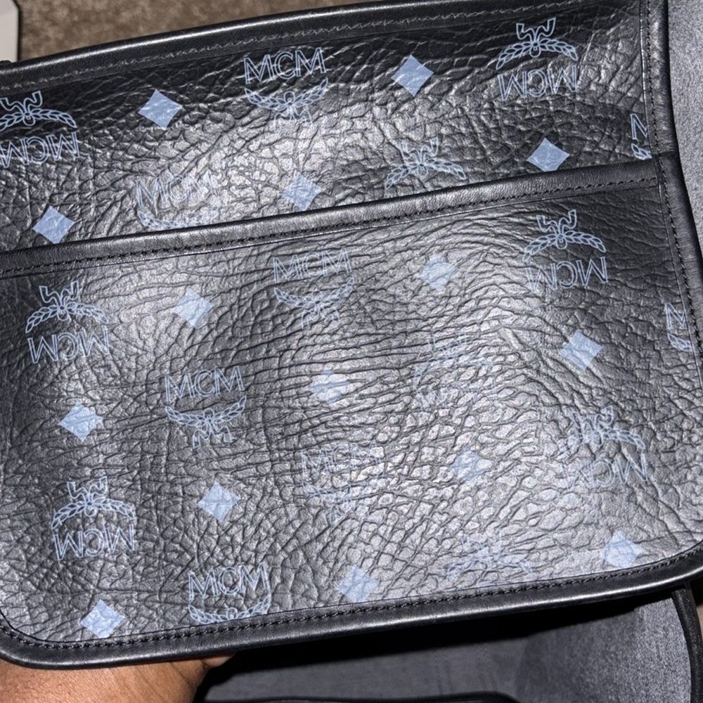 Authentic (Pre-Loved) MCM X-Large Tote Bag - Picture 7 of 12